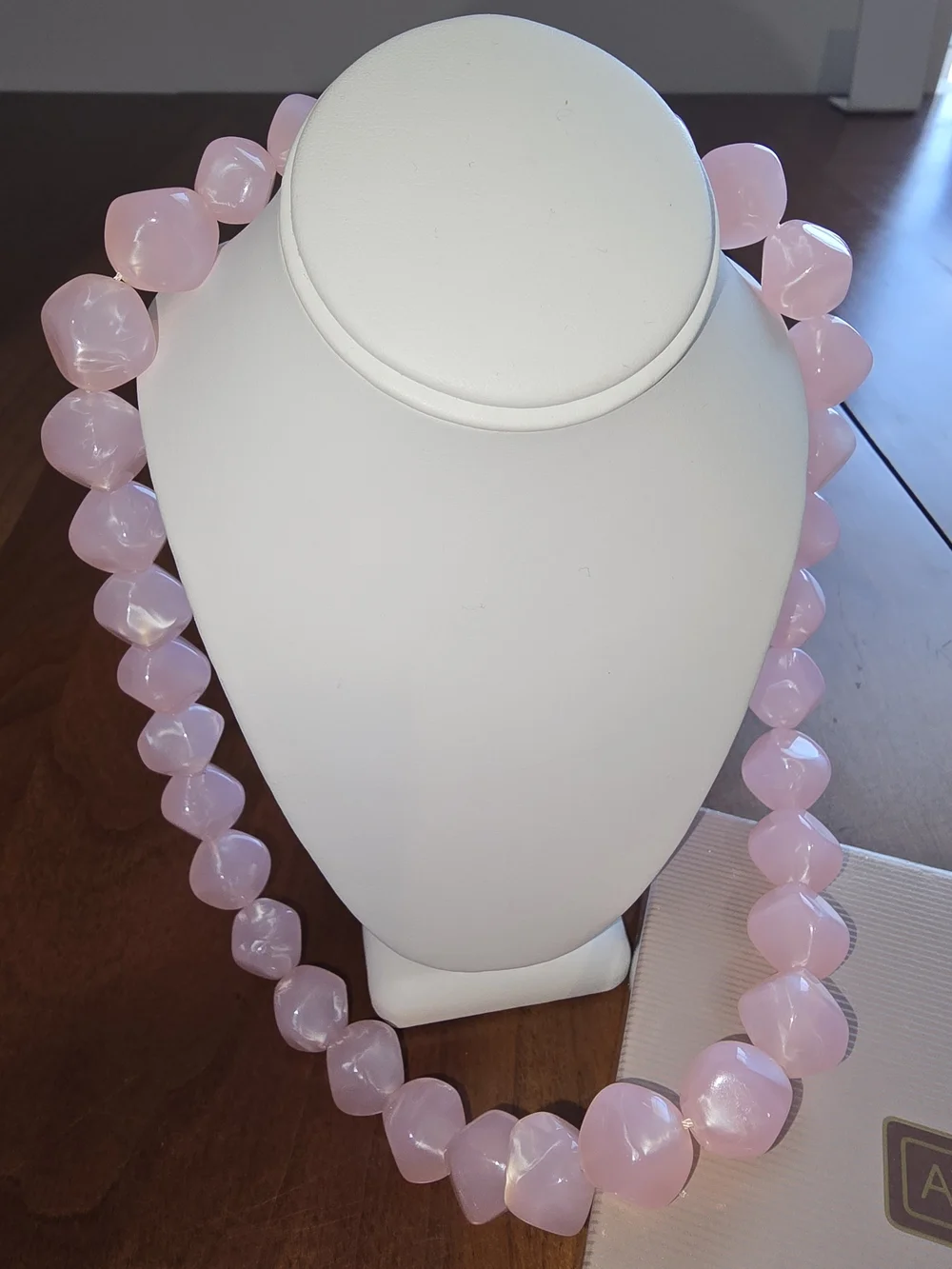 Avon Vintage Pink 💕 Rose Quartz Bead Statement Necklace with Originsl Box! - Picture 4 of 8